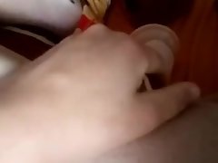 Teenie mit dildo kommt zum orgasmus 