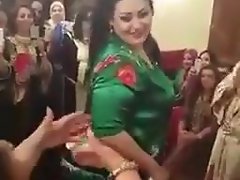 Bbw Pig muslimah dancing